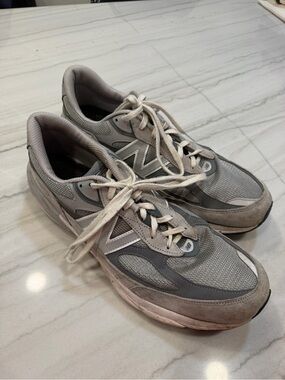New Balance Men’s Gray Mesh & Suede Sneakers
